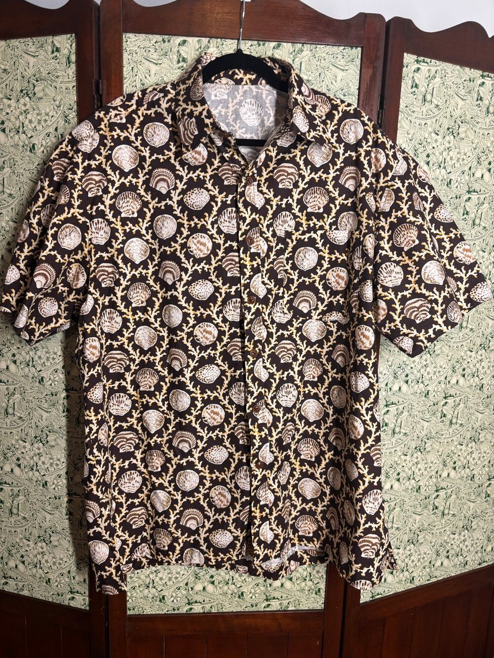 Preowned Handmade 2XL Men's Seashell Coral Print Button Up Shirt Beach Hawaiian
